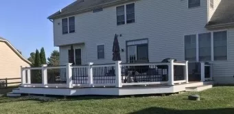 Monument Vinyl Lincoln Rail with Black Balusters